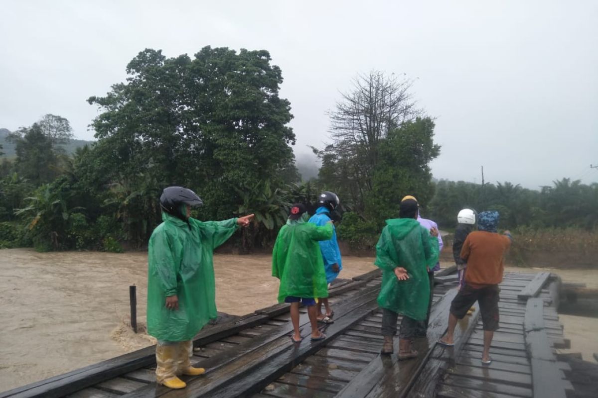 Banjir kepung Morut, tak ada korban jiwa, kerugian miliaran rupiah