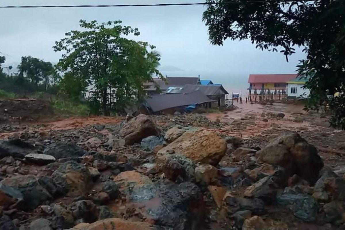 Banjir dan longsor landa Desa Ganda-ganda Morowali Utara