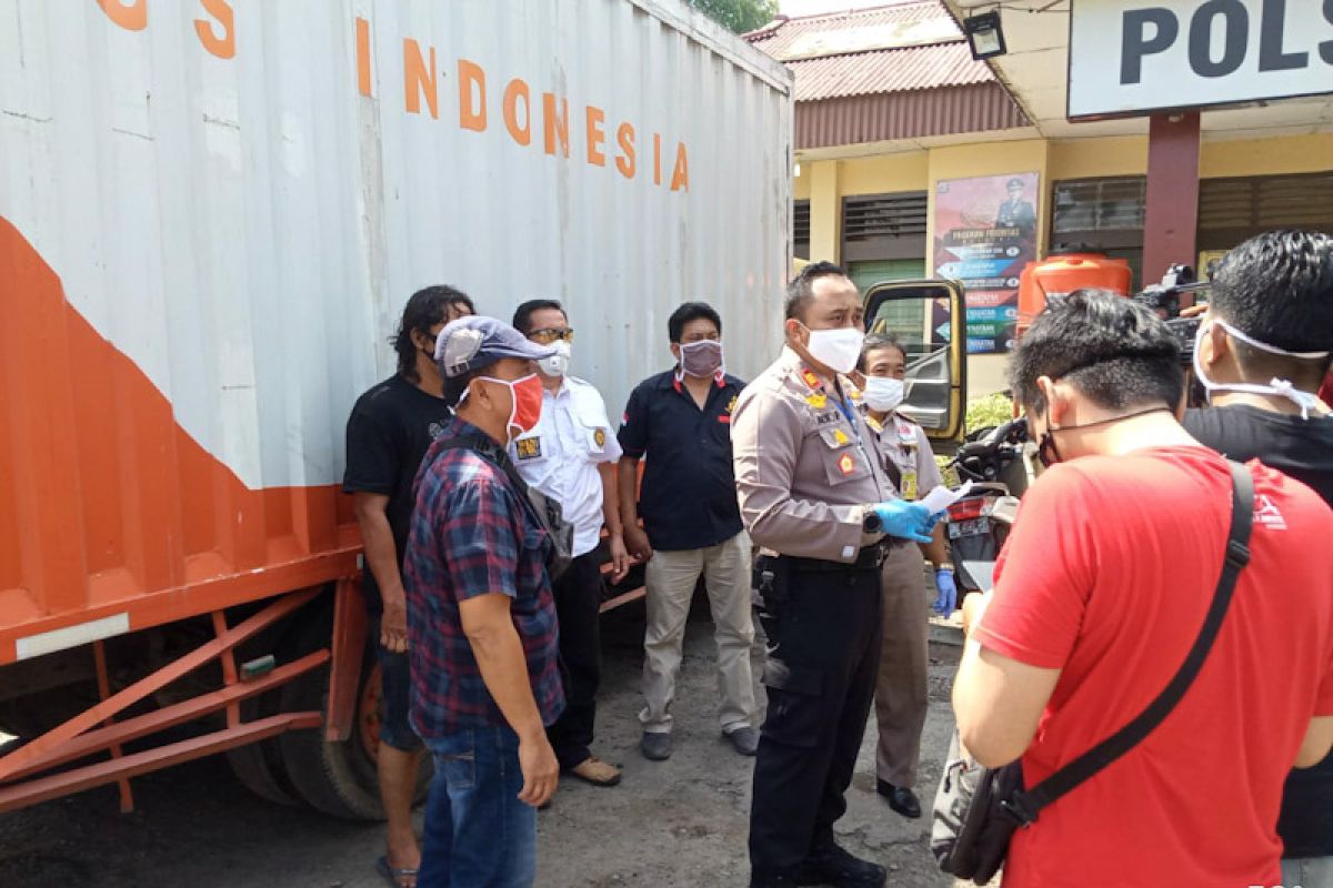 Polisi amankan mobil berlogo Pos Indonesia membawa daging celeng