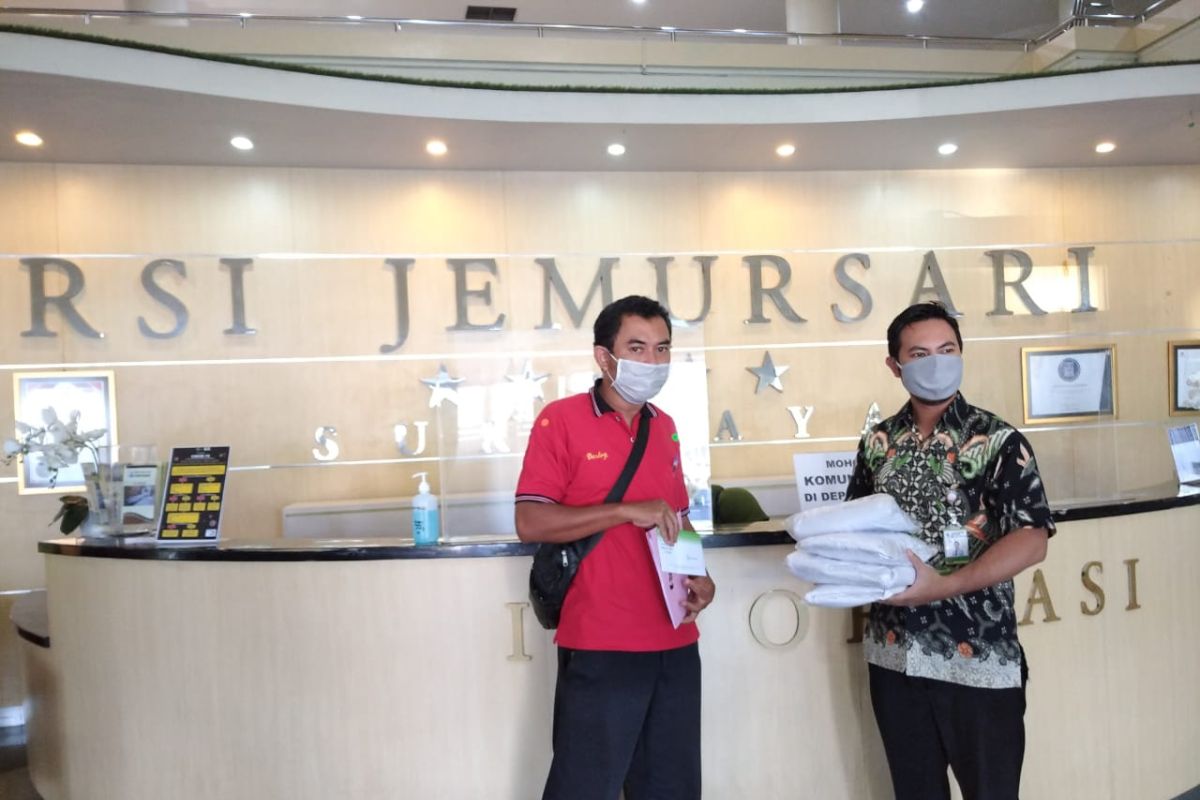 50 rumah sakit di Surabaya dapat bantuan kain kafan dan kapas