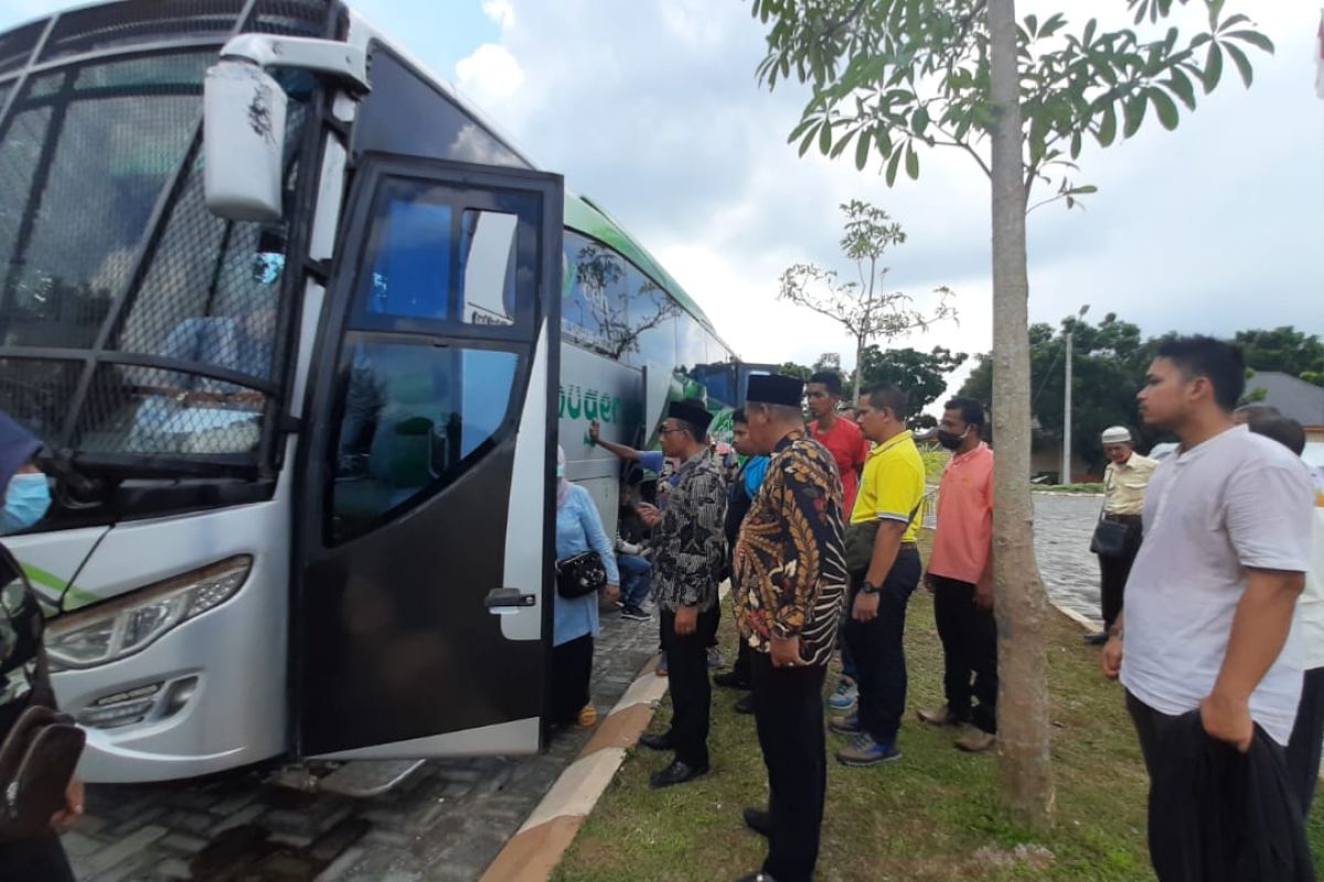 Haji Uma jemput 33 TKI Aceh yang dikarantina di Medan