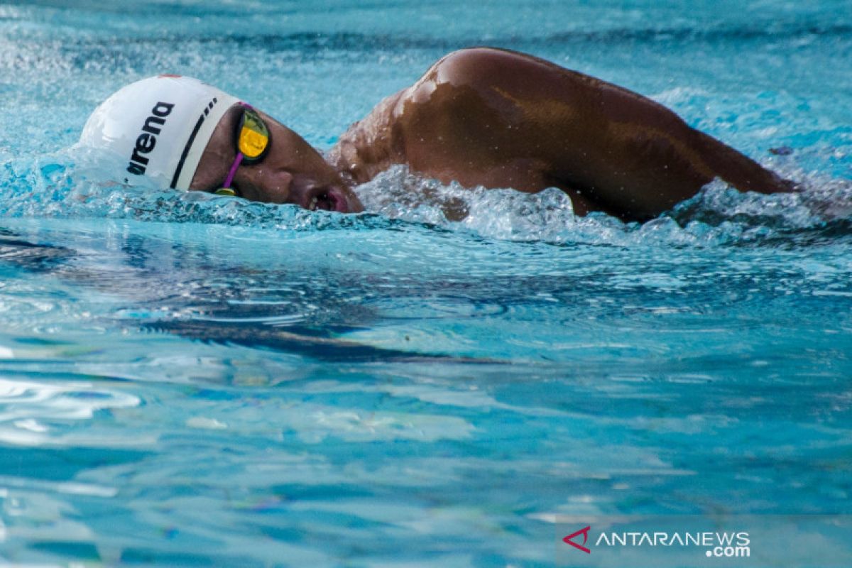 Triady Fauzi pertahankan emas 100 meter gaya bebas putra