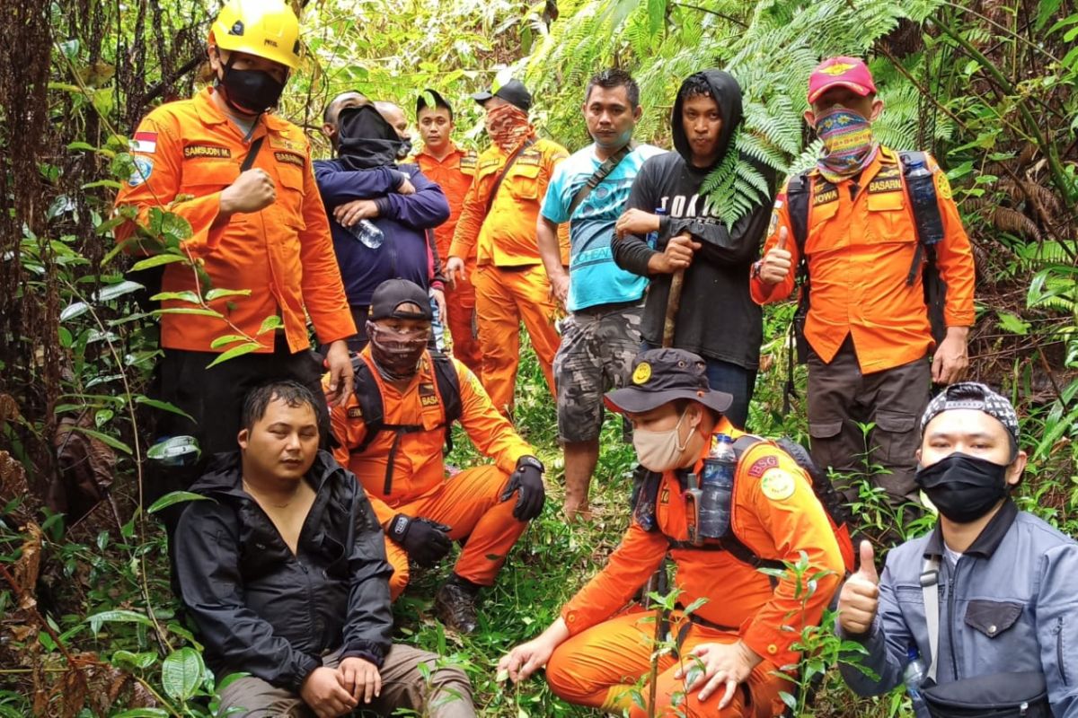Basarnas evakuasi enam orang warga tersesat di kawasan pertambangan