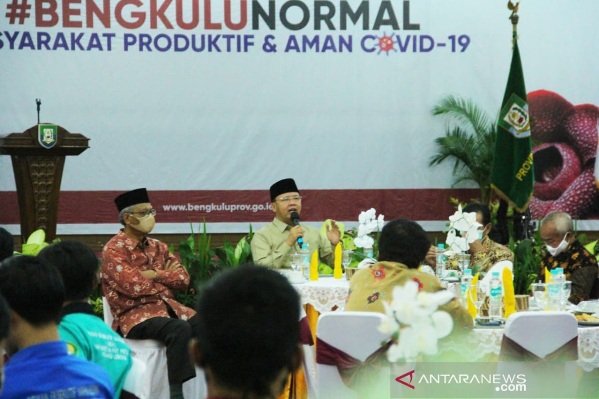Gubernur Bengkulu Rohidin Mersyah minta perguruan tinggi ringankan biaya kuliah