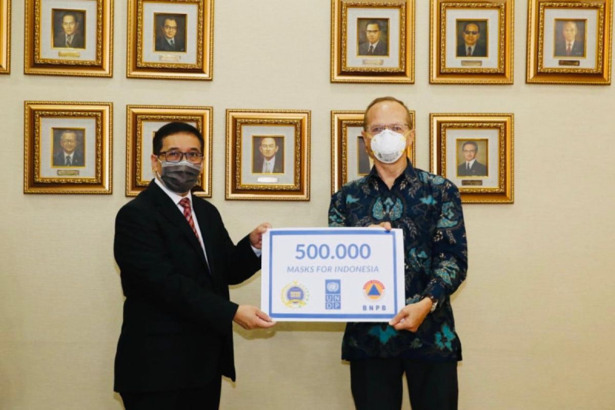 Pemerintah  Indonesia terima 500 ribu masker dari UNDP