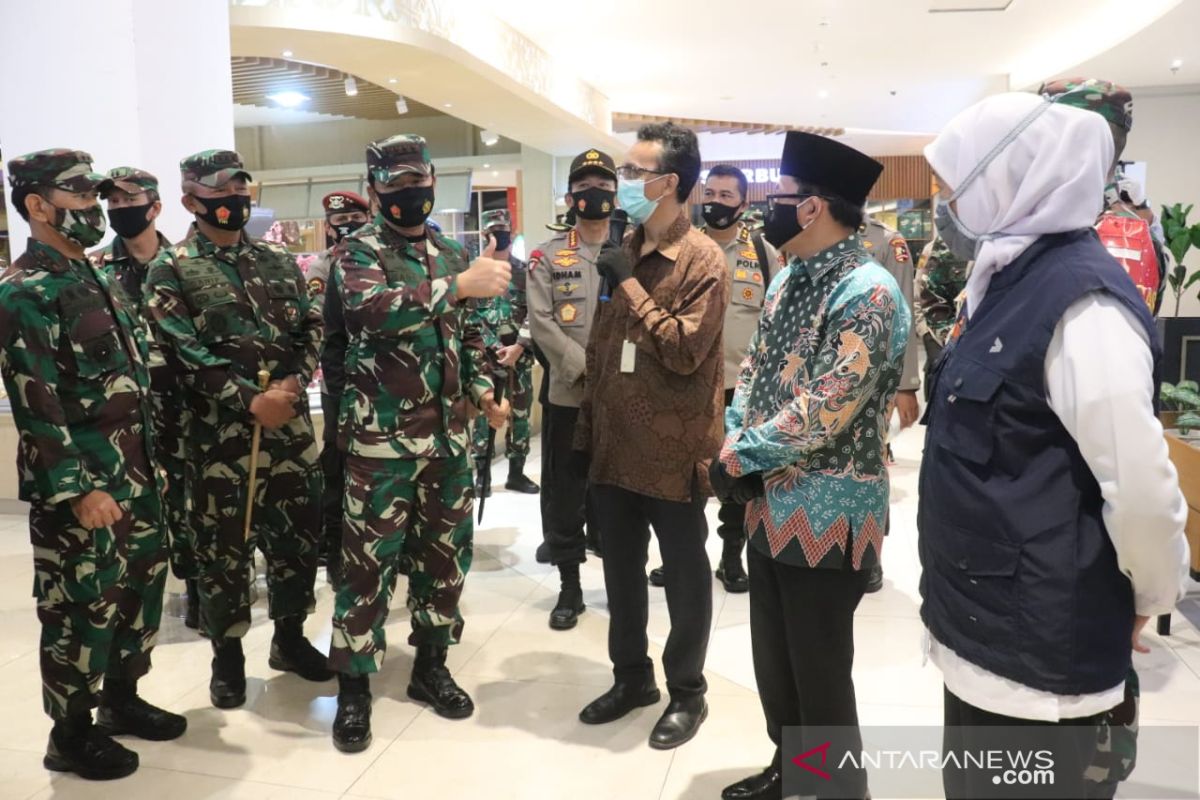 Panglima TNI-Kapolri tinjau kesiapan pusat perbelanjaan di Malang jelang normal baru