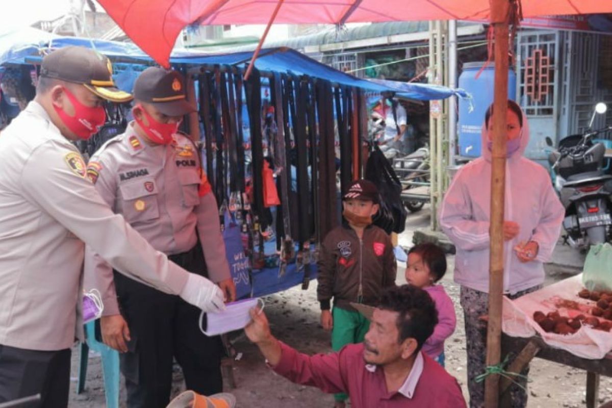 Kepolisian pantau penerapan protokol kesehatan di pasar tradisional Simalungun