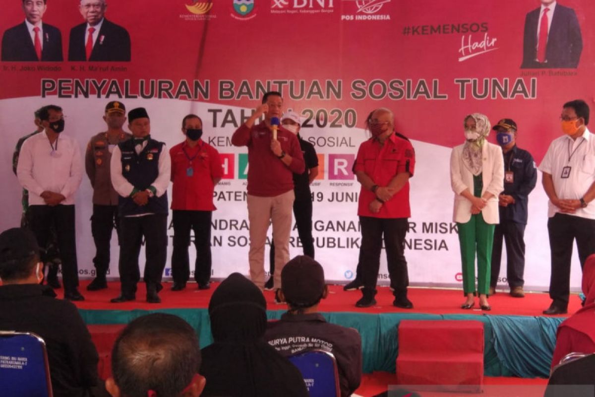 Mensos cek penyaluran bansos tunai di Garut