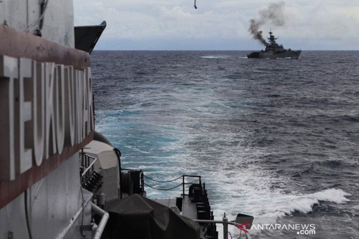 Empat KRI jenis fregat dan korvet disiagakan untuk pengamanan di Laut Natuna