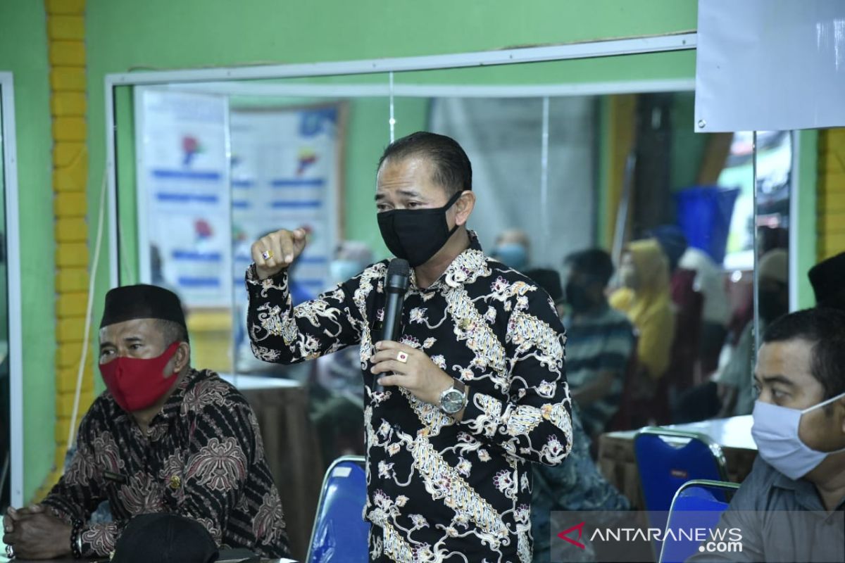 Bupati Bangka salurkan bansos 1.064 paket sembako