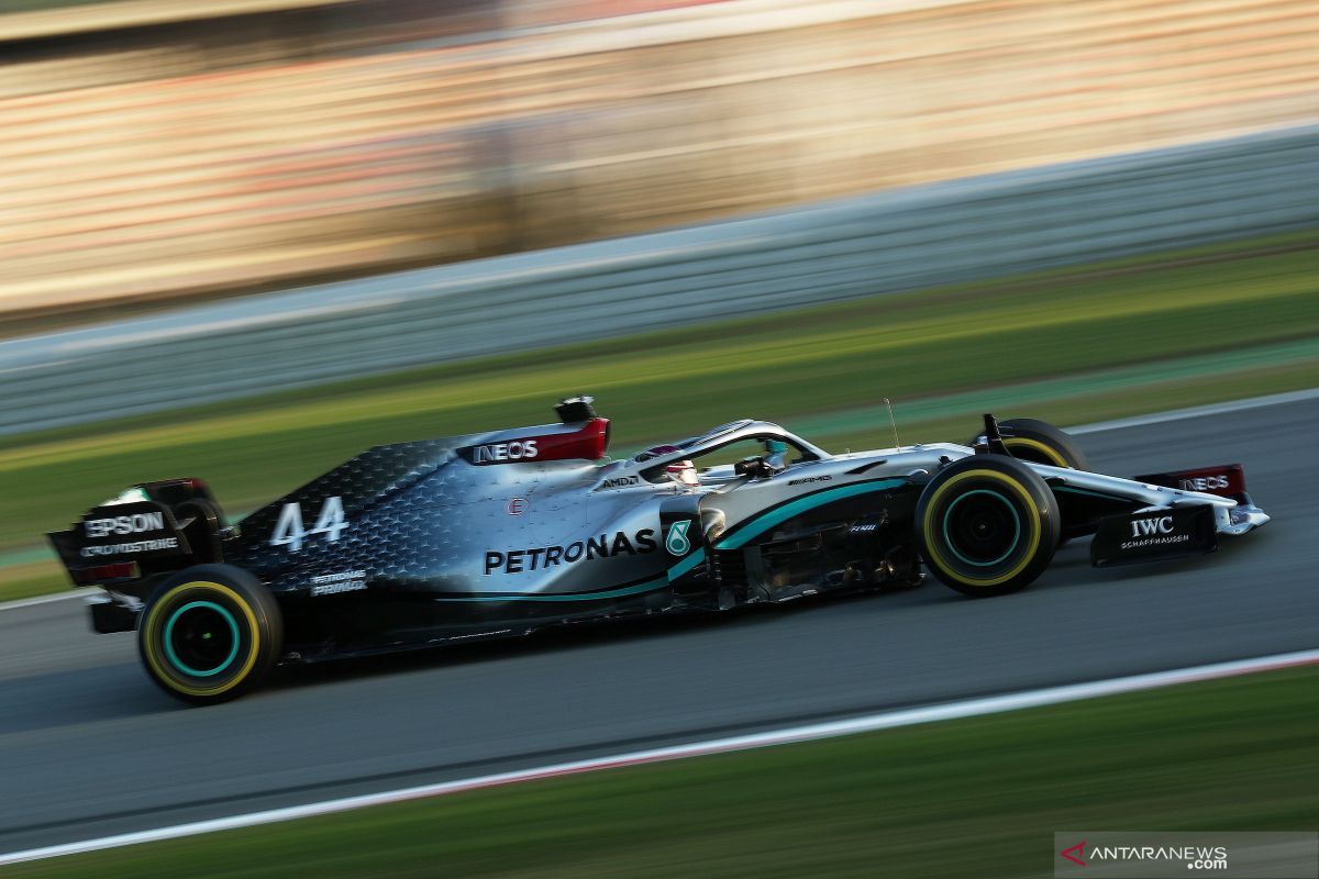 Lewis Hamilton nantikan mobil Mercedes yang lebih kencang