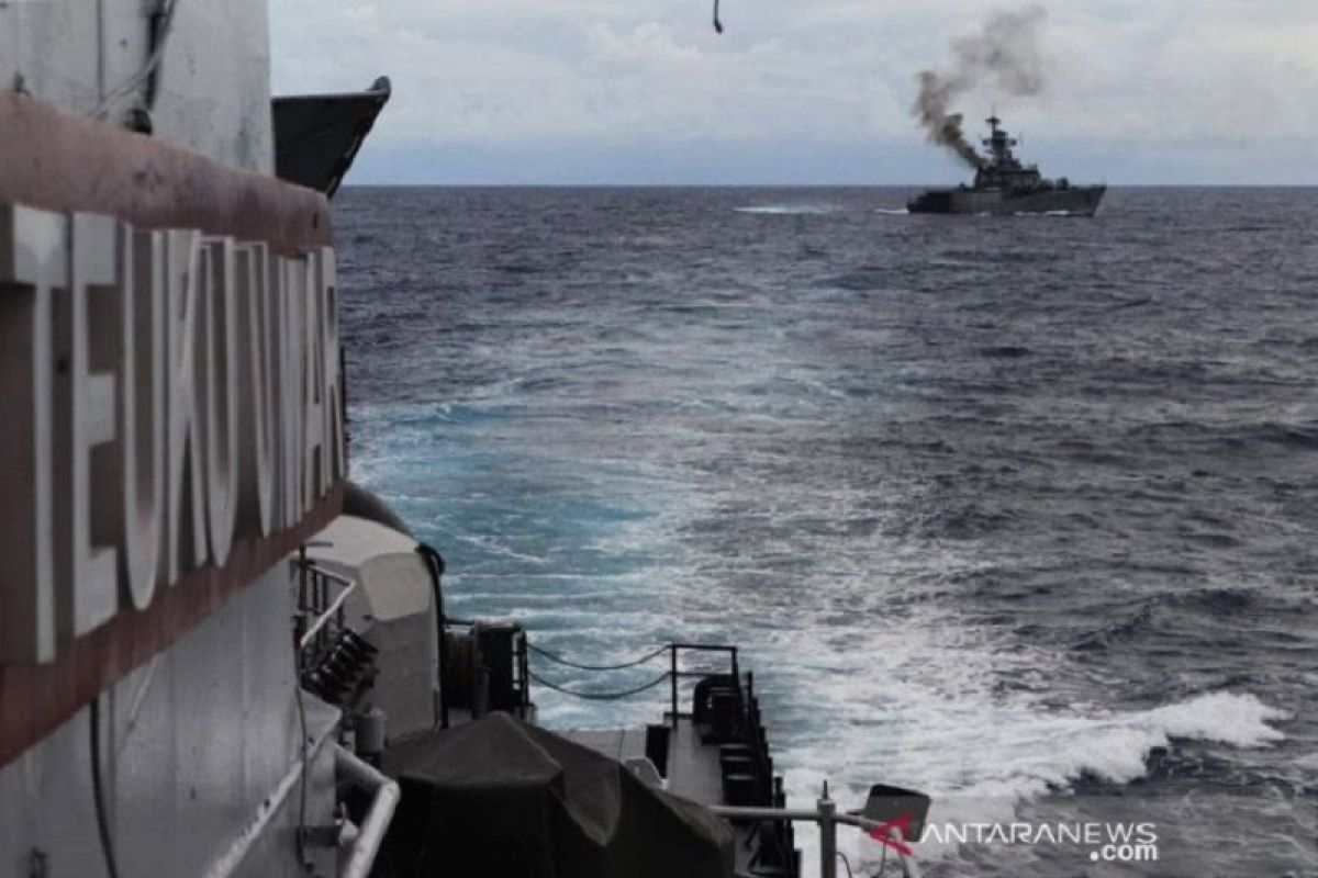 4 kapal perang Indonesia  jaga Laut Natuna