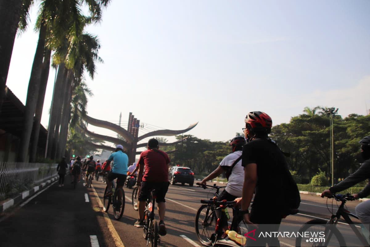 Komunitas pesepeda antusias sambut pembukaan TMII