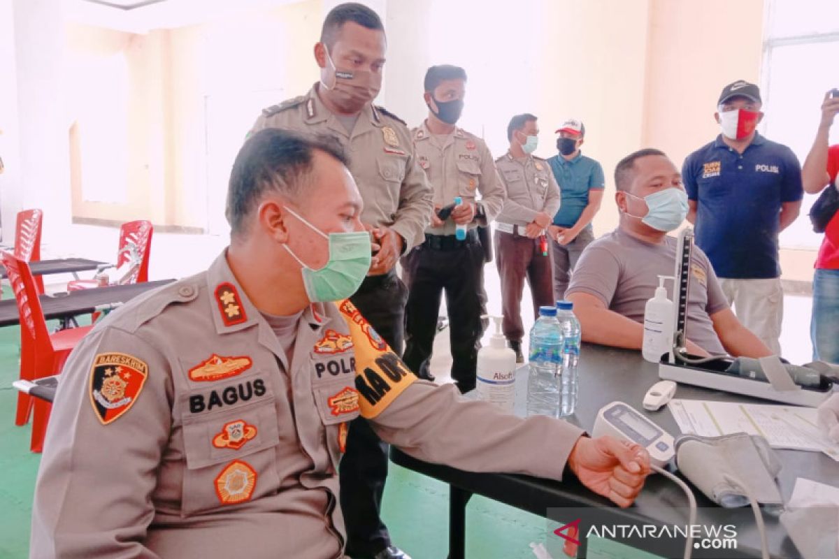 Polres Morut donor darah HUT Bhayangkara ke-74