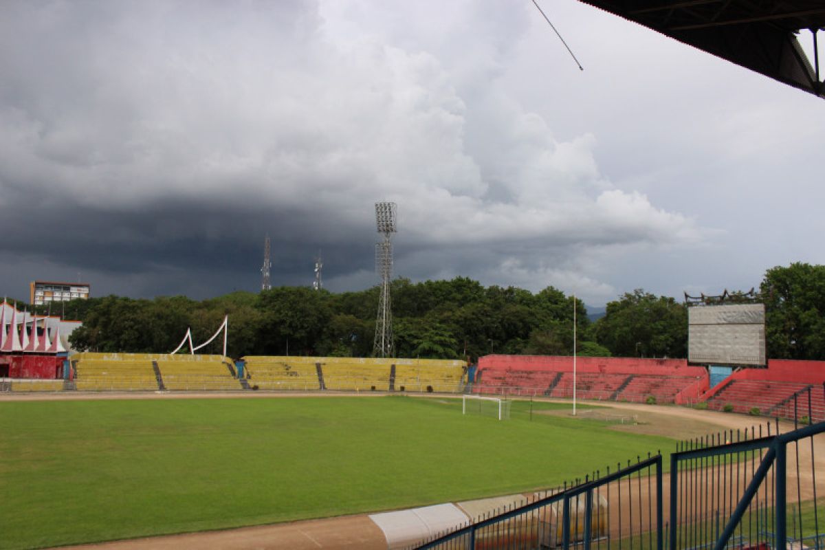 Stadion Haji Agus Salim Padang dicat ulang setelah dapat bantuan dalam program CSR PT Jotun Indonesia