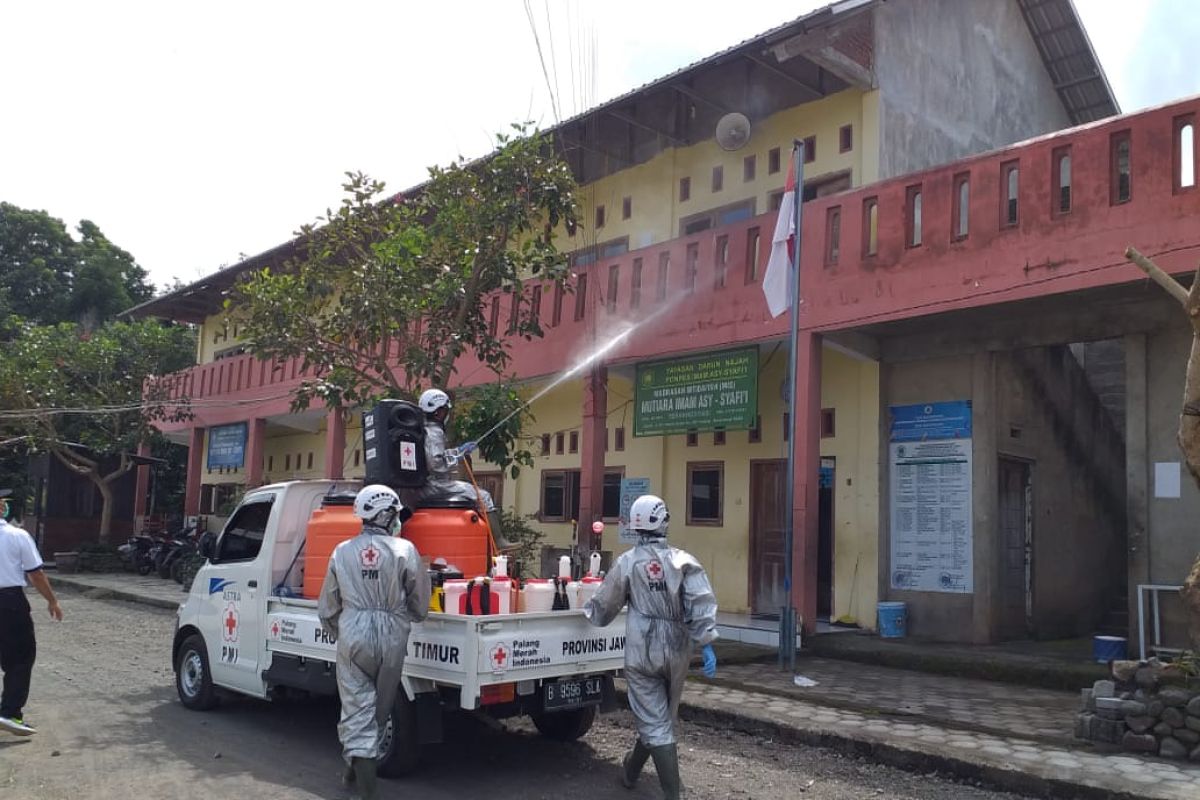 PMI Banyuwangi dan Bojonegoro sisir sejumlah ponpes lakukan sterilisasi