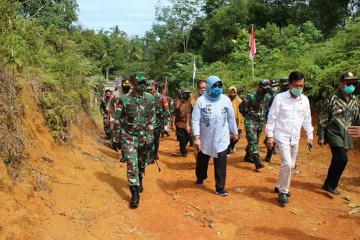 Pangdam XII/Tpr tinjau perbatasan Indonesia-Malaysia di Temajuk