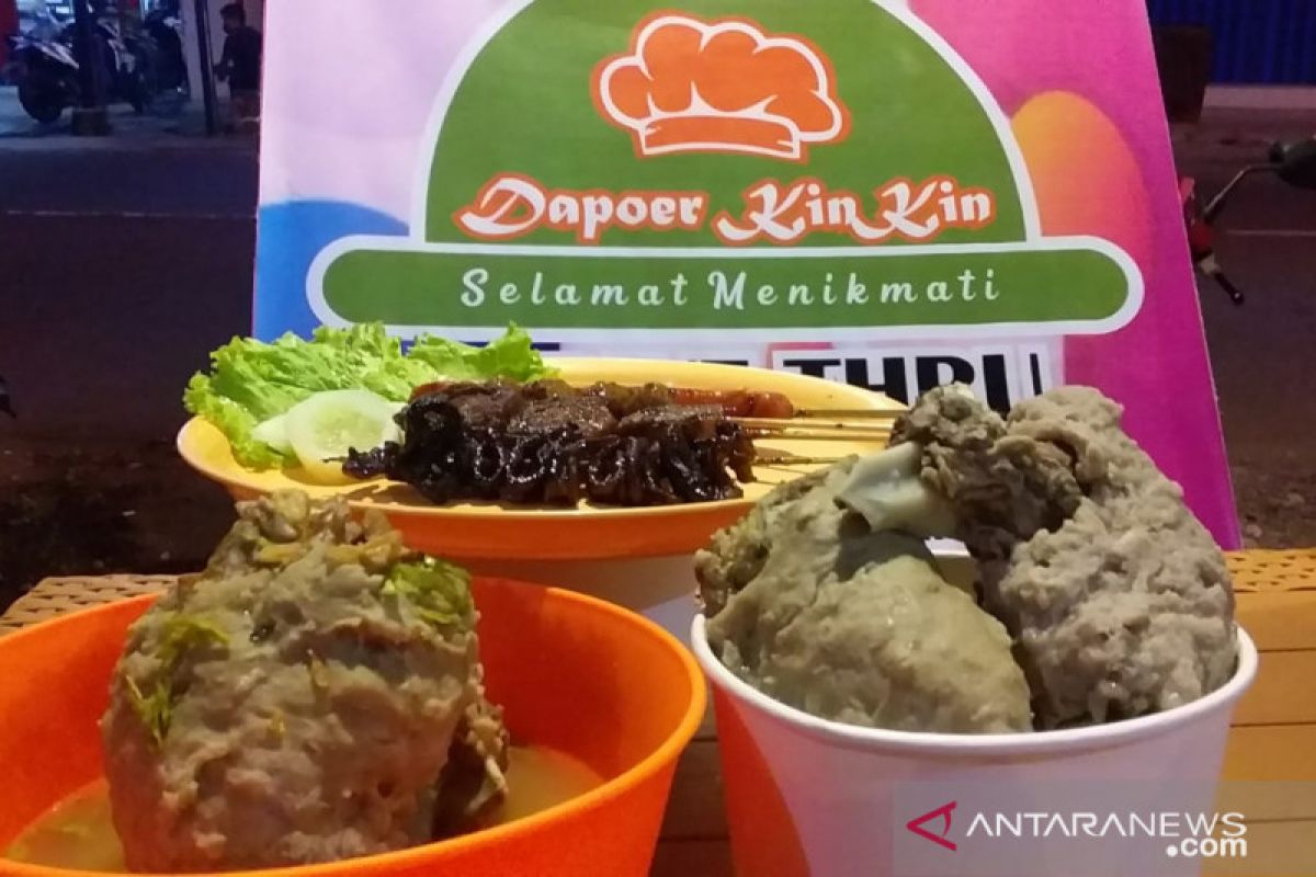 Nikmatnya sensasi bakso iga Dapur Kinkin di Jember