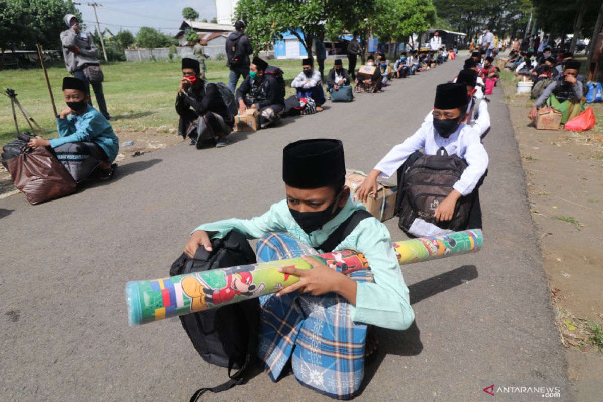 Ribuan santri Ponpes Lirboyo Kediri jalani isolasi di pesantren