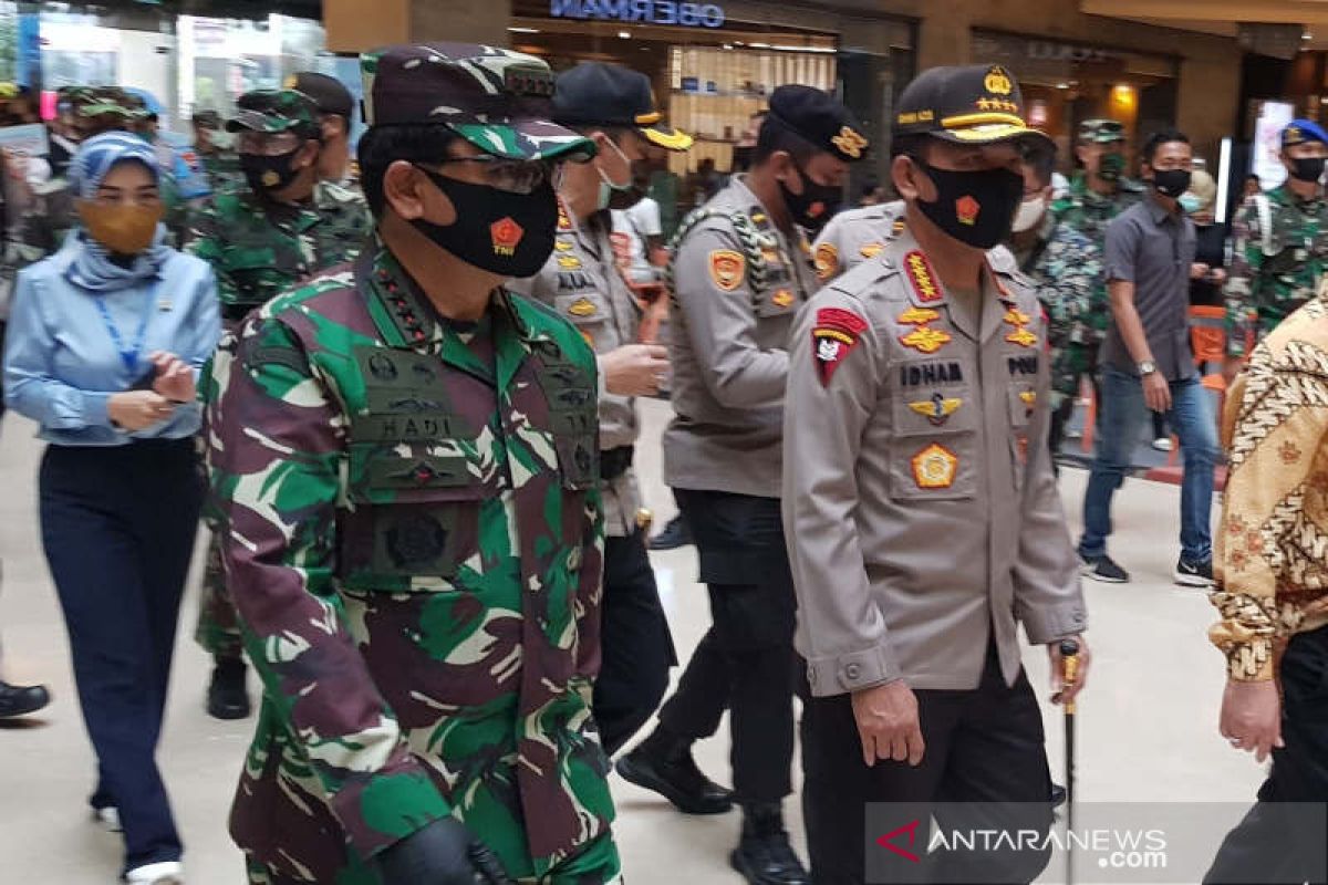 Panglima TNI - Kapolri berkunjung ke mal dan pasar di Semarang