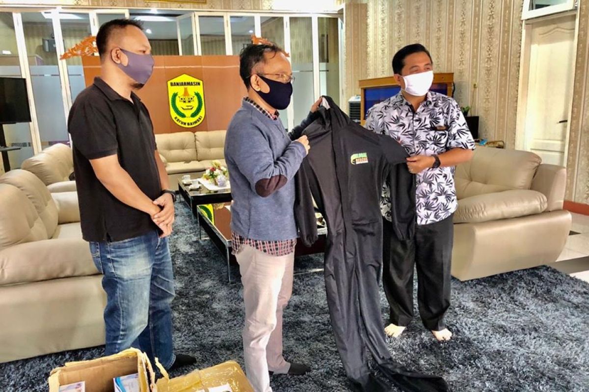 Banjarmasin mayor receives PPE assistance