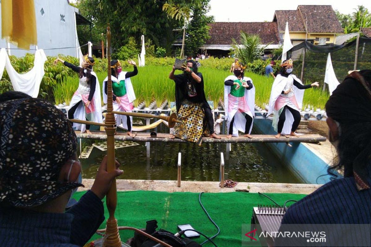 Seniman Magelang performa "Jagad Anyar" untuk pesan ketahanan pangan