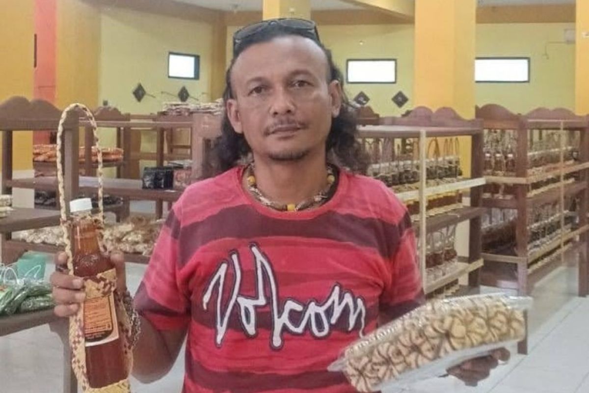 Bisnis oleh-oleh Lombok, antara bertahan dan mati suri