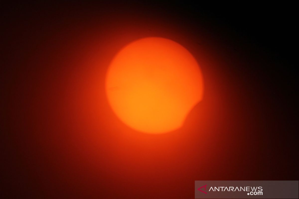 BMKG Padang Panjang lakukan pengamatan gerhana matahari sebagian yang terjadi di Sumbar