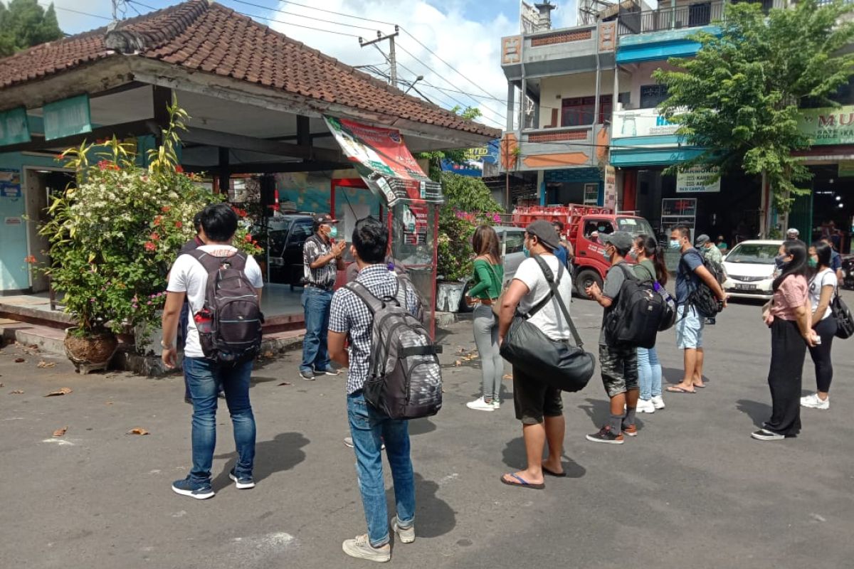 12 migran tiba di Tabanan setelah karantina di hotel