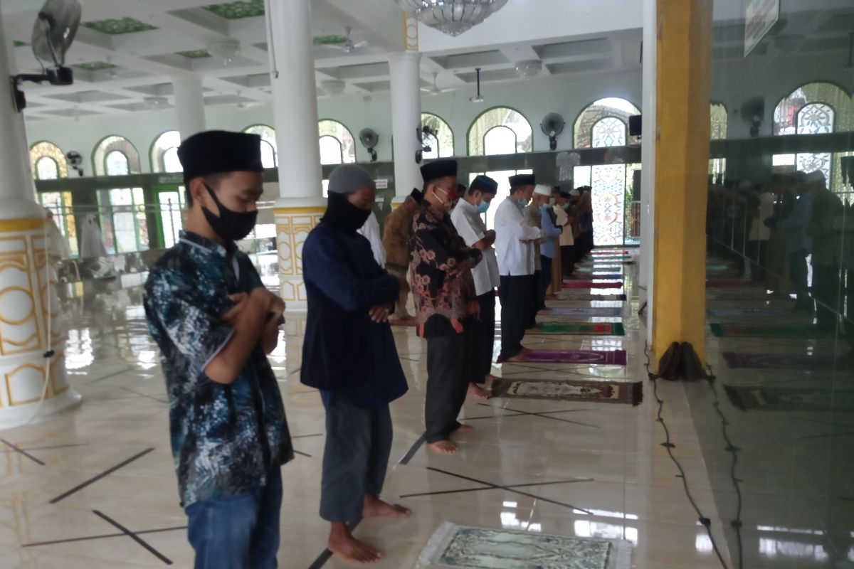 Jamaah Masjid Nurul Falah Agam laksanakan shalat gerhana matahari