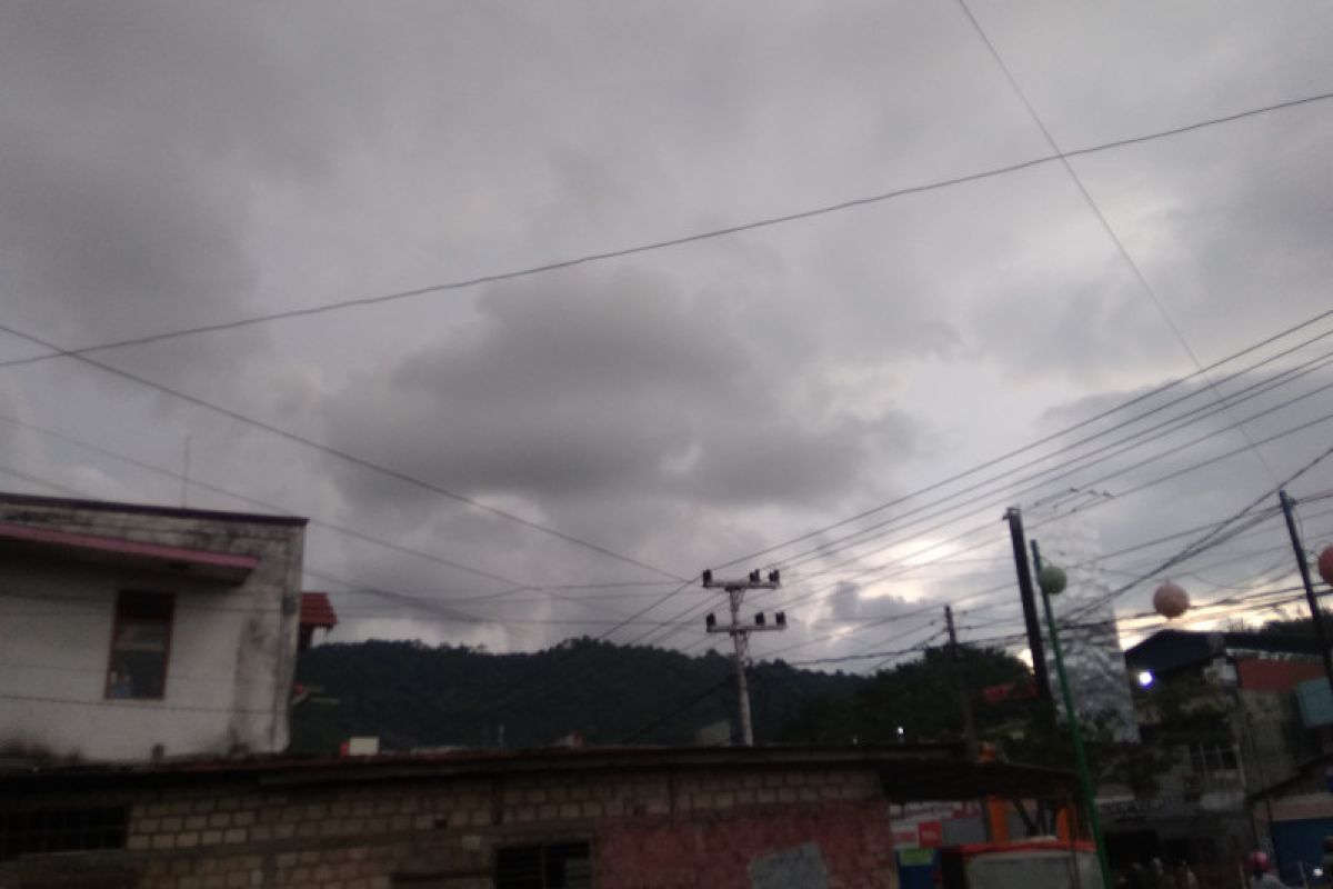 Cuaca Mendung Jayapura Saat Gerhana Matahari Cincin