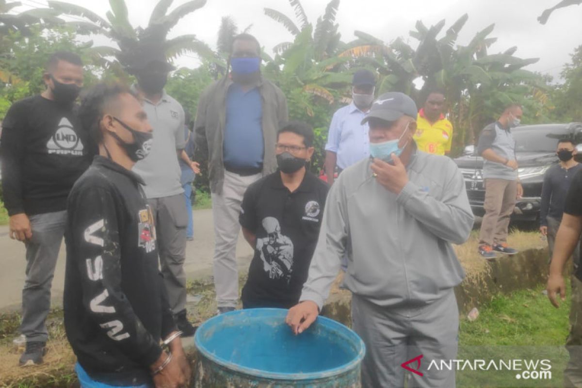 Minuman keras di Papua banyak dibuat di hutan-hutan