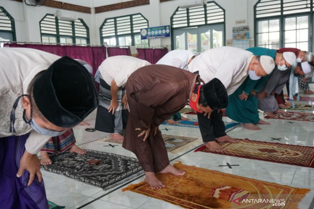 Warga Palembang tetap Shalat Kusuf meski gerhana tidak terlihat