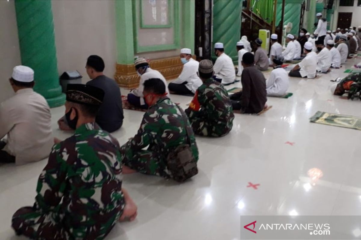 Masyarakat HST laksanakan Sholat Gerhana Matahari dengan protokol kesehatan