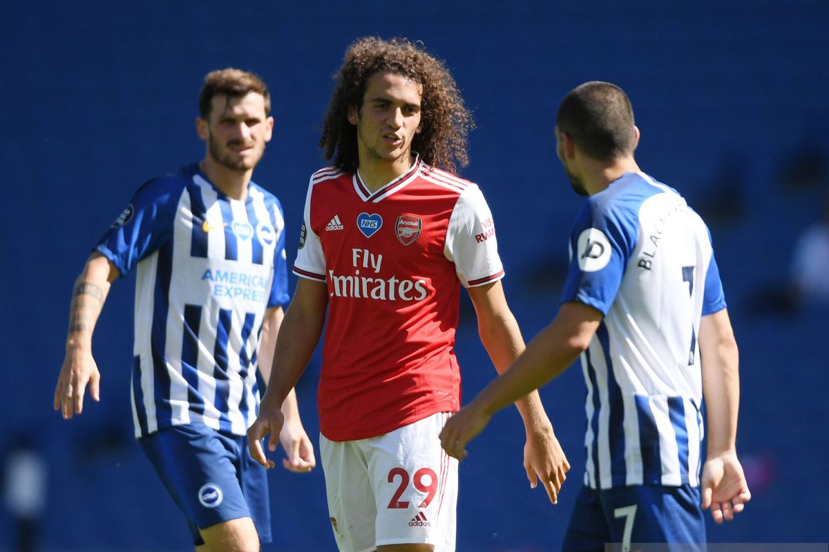 Gelandang Arsenal  Guendouzi terhindar  sanksi FA usai cekik pemain Brighton