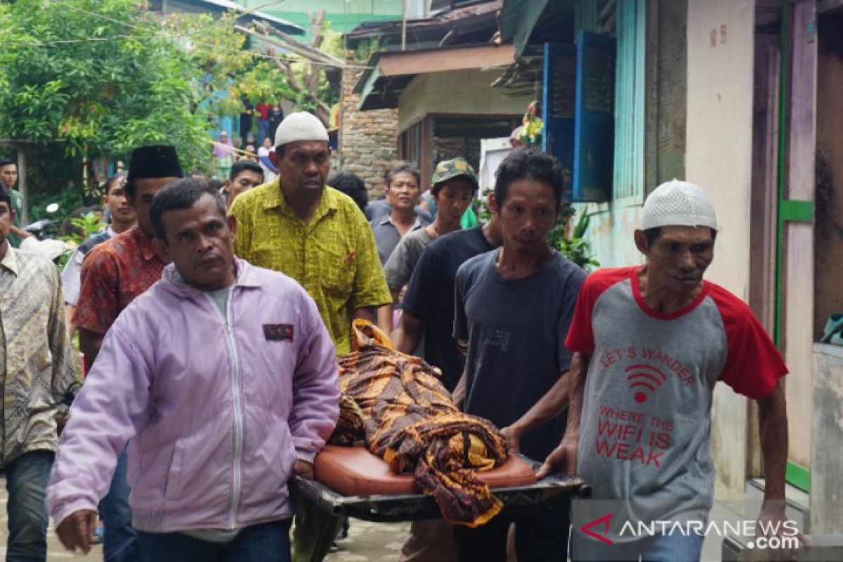 Jenazah dua bocah tewas dibunuh ayah tiri di sekolah Global Prima Medan tiba di rumah duka