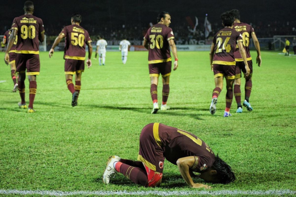 Gelandang PSM Makassar Rasyid Bakri tunggu kepastian keberlanjutan Liga 1