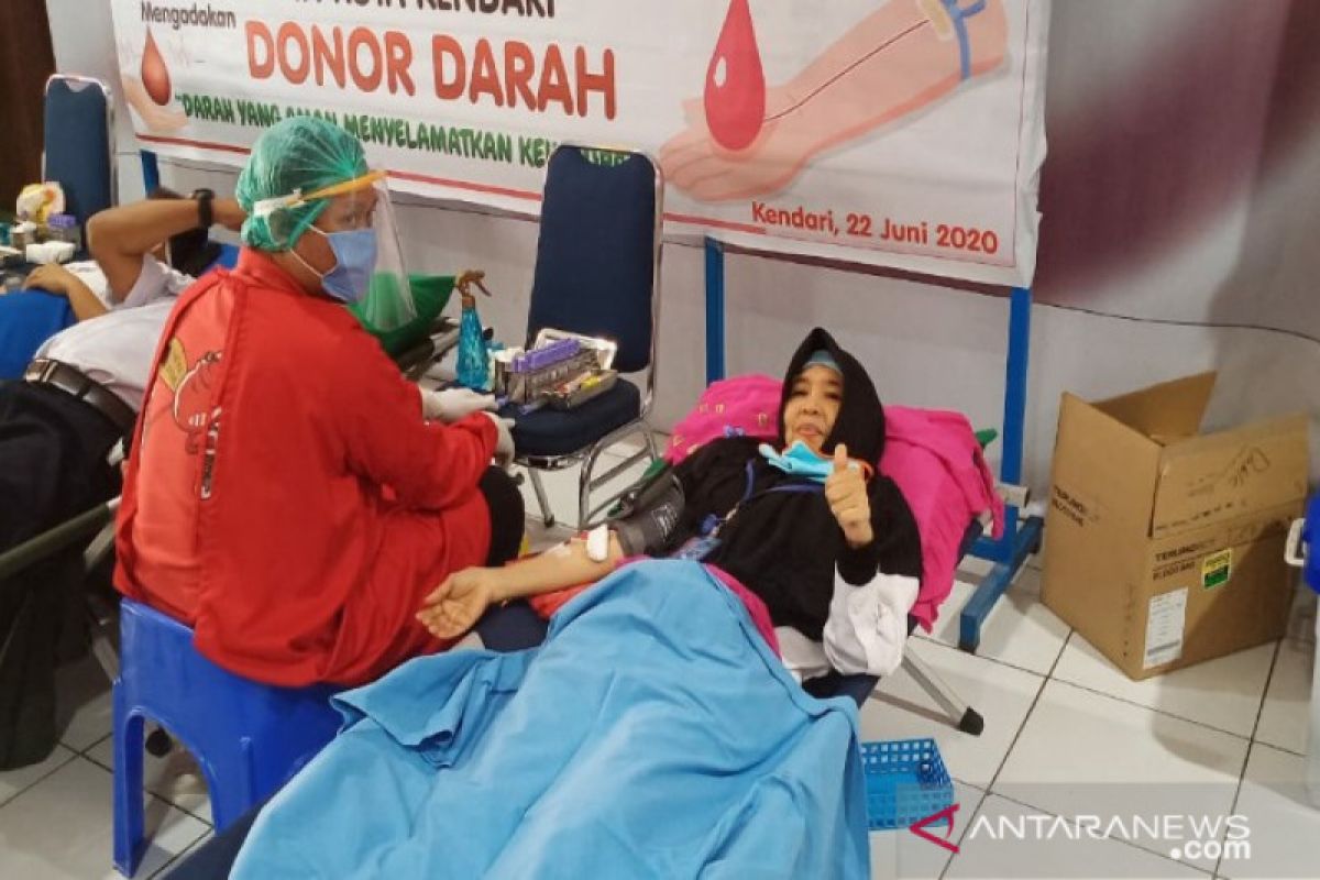 BNN Kendari donor darah guna mengisi stok di PMI