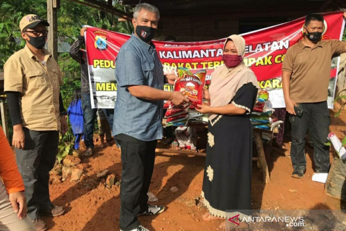 Offroader BBJC salurkan bantuan beras Polda Kalsel di pelosok Tapin