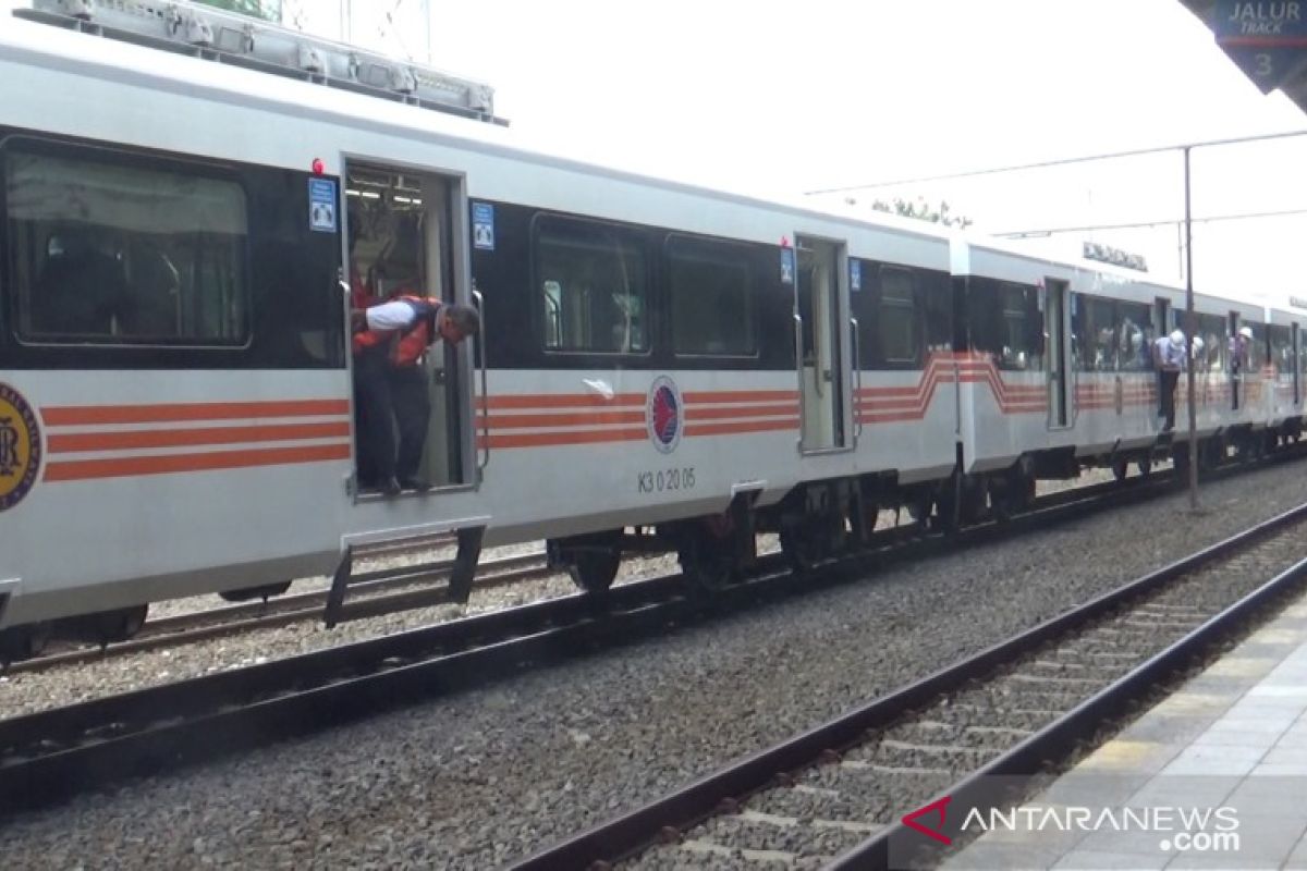 INKA uji coba lokomotif dan kereta penumpang pesanan Filipina