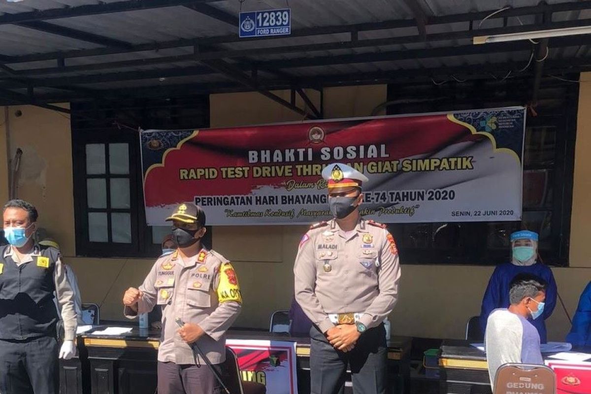 Sopir truk dan angkutan umum di Lotim ikuti Rapid Test Drive THRU