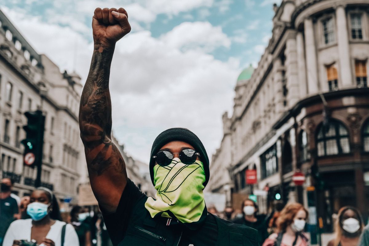 Lewis Hamilton berpartisipasi dalam aksi damai "Black Lives Matter" di London