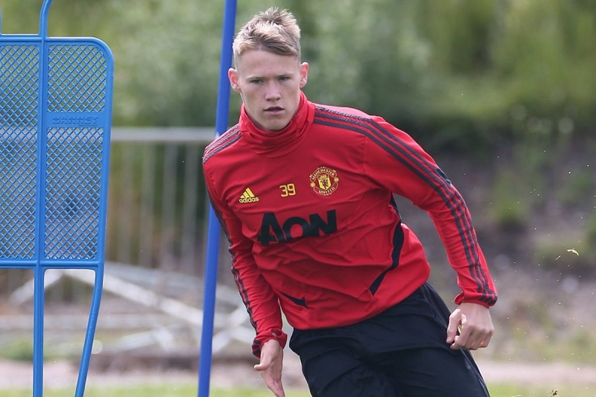 McTominay tanda tangani kontrak baru dengan Manchester United