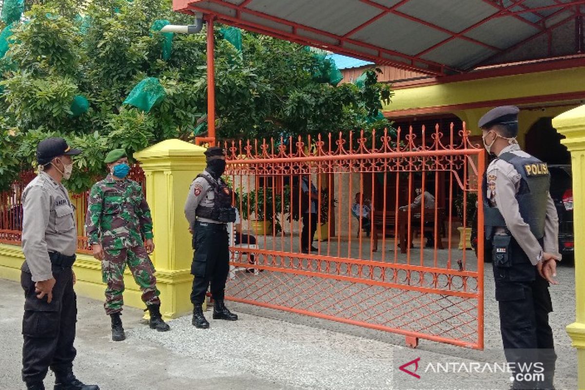 Pelempar diduga bom molotov rumah pejabat terekam CCTV