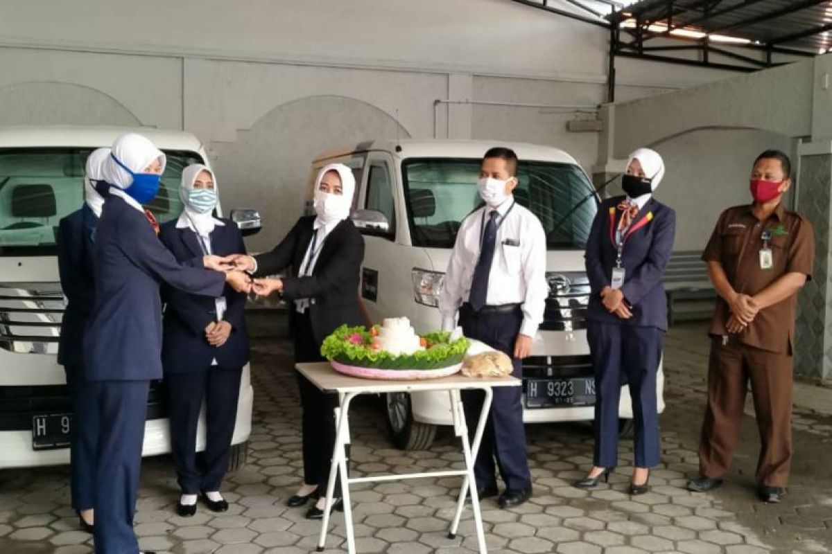 Bank Jateng Cilacap luncurkan 2 unit mobil kas keliling