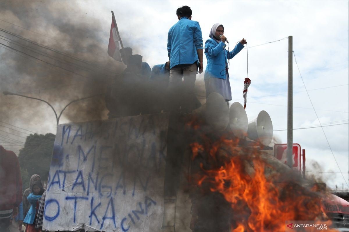 Mahasiswa demo menolak kedatangan ratusan TKA asal Tiongkok