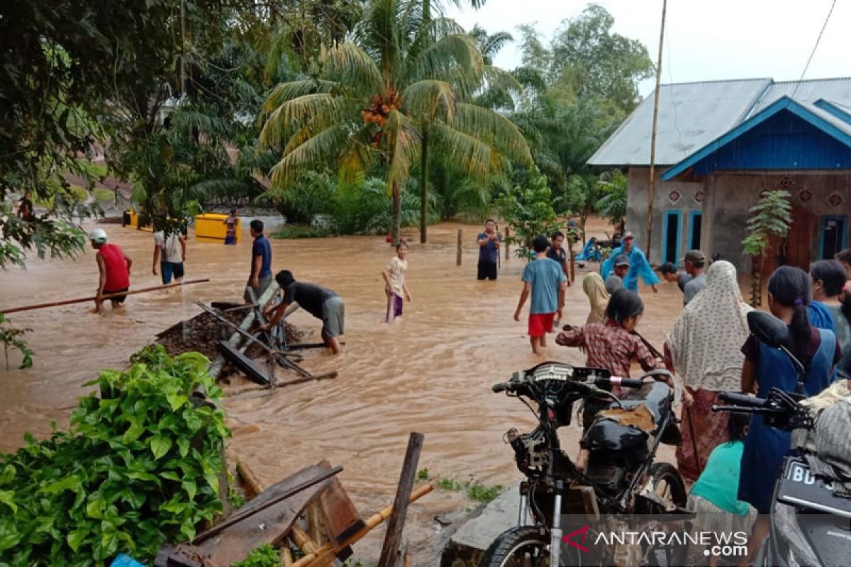 Sungai meluap rendam rumah warga Punjung Bengkulu Tengah