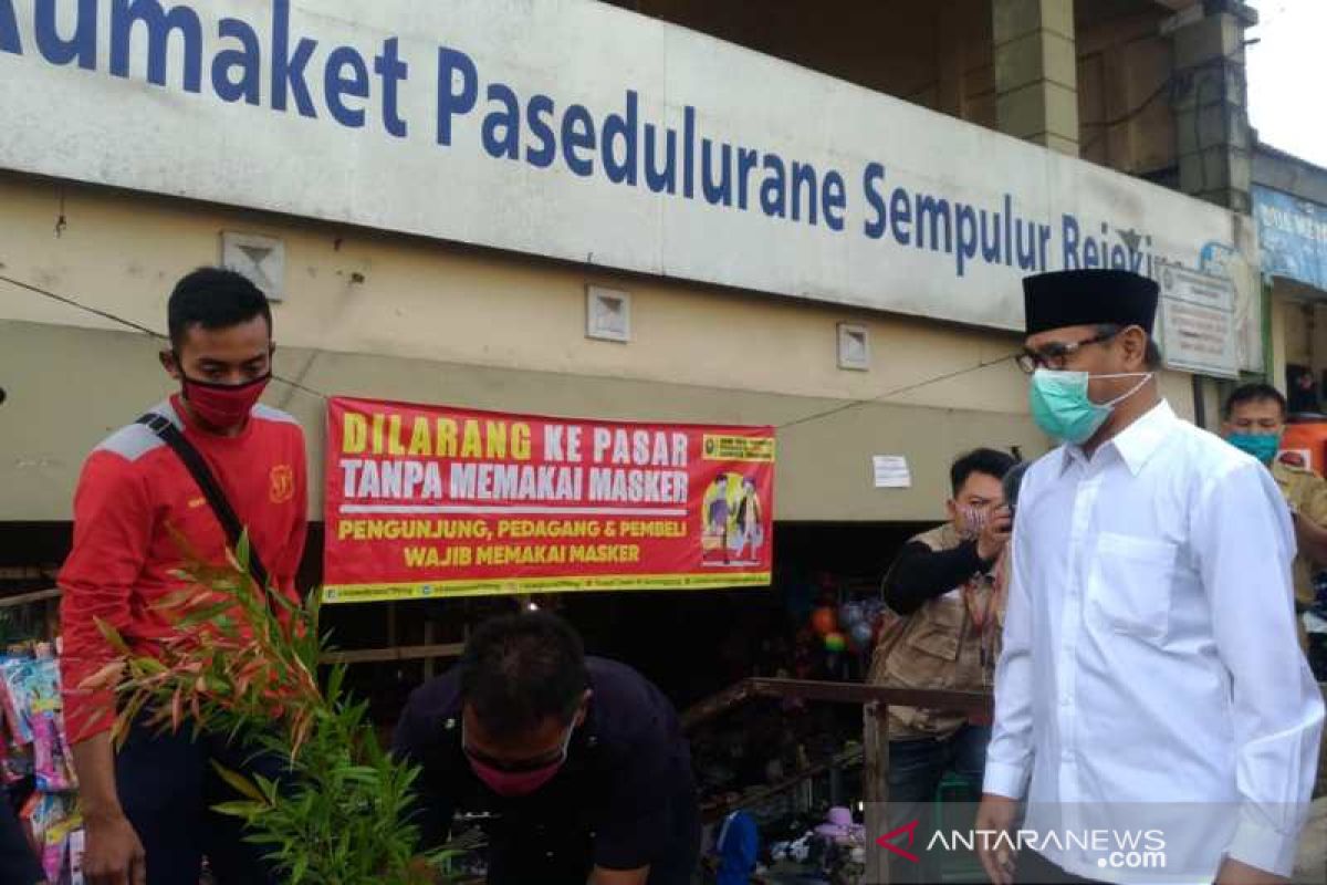 Bupati Temanggung: Pembeli dan pedagang pasar wajib pakai masker