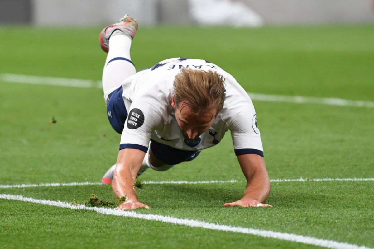 Harry Kane tak masalahkan gaya main Mourinho  di Spurs