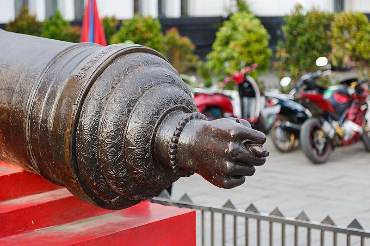 Ini makna bentuk jempol terjepit pada Meriam Si Jagur Kota Tua Jakarta